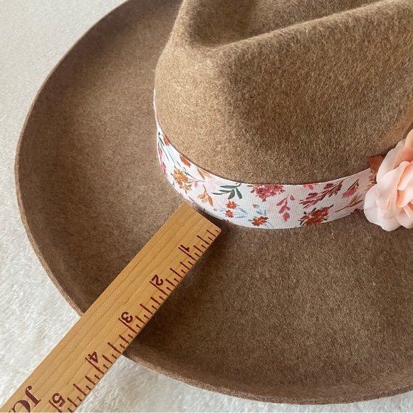 Custom Pretty 100% Wool Fedora Hat Beige with Custom Floral Detail Boho Chic NEW - Picture 8 of 12